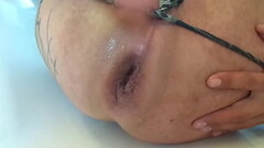 schlampe in der badewanne Thumb